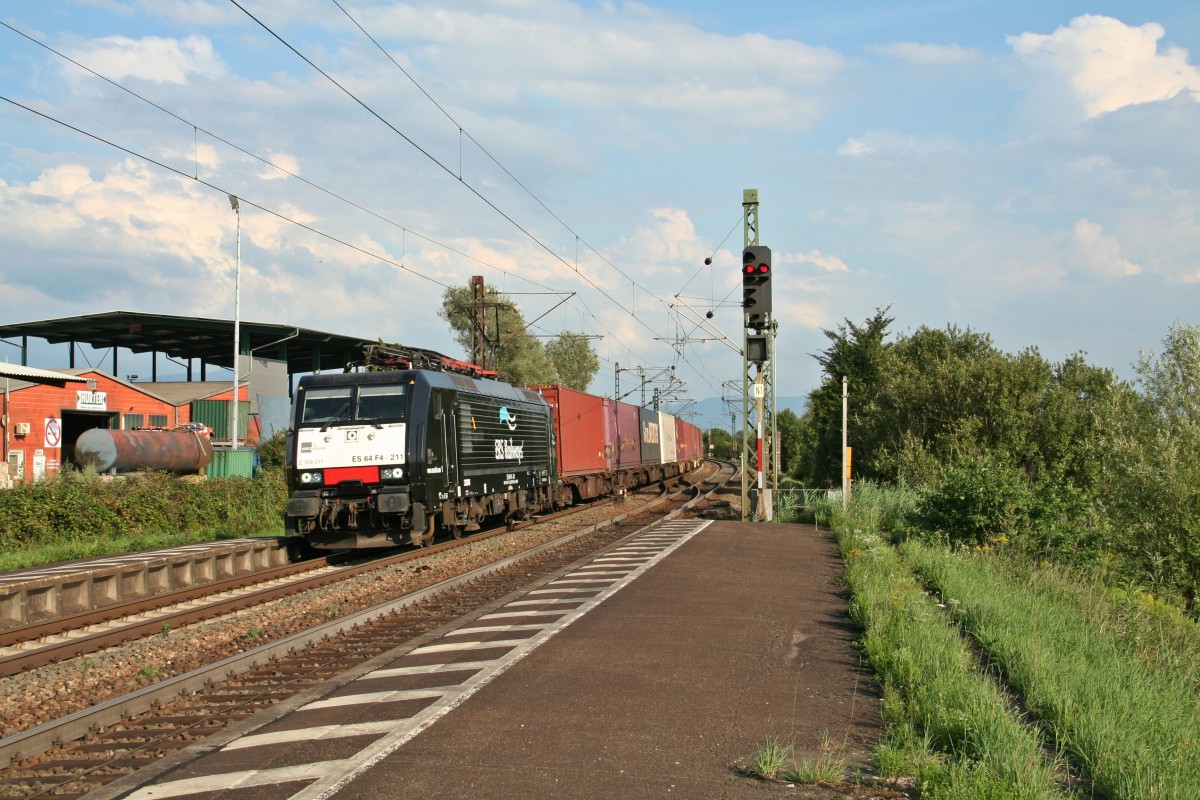 ES 64 F4-211 mit dem 43652 von Melzo nach Rotterdamm Waalh. am Abend des 01.08.14 in Riegel-Malterdingen.