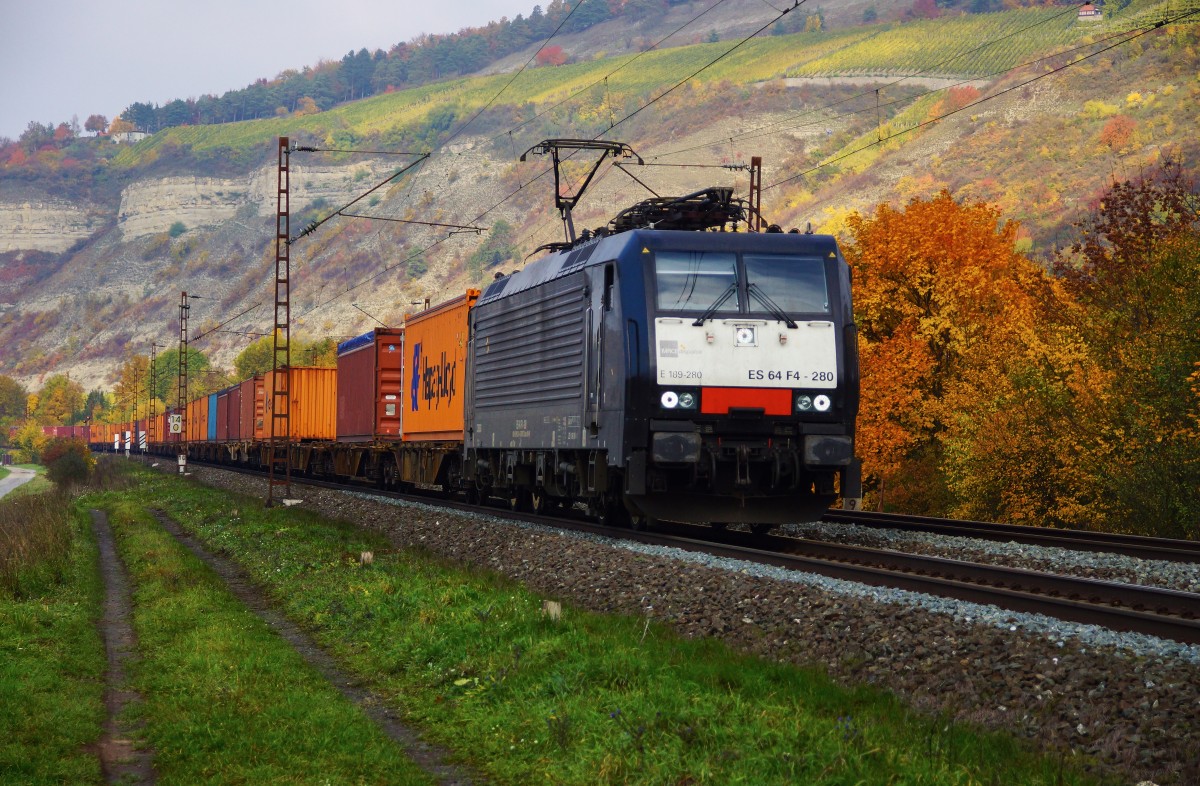 ES 64 F4-280 ( E 189-280) von MRCE ist am 27.10.15 mit einen Containerzug bei Thüngersheim unterwegs.