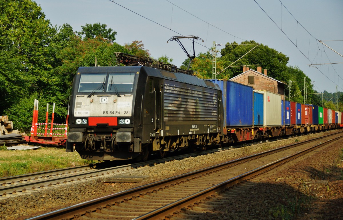 ES 64 F4-281 (E 189-281) mit einen Containerzug abgelichtet am 12.08.15 in Vollmerz.