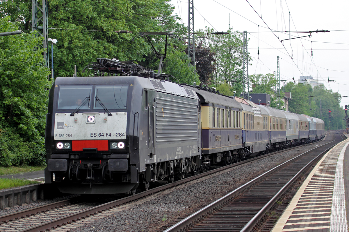 ES 64 F4-284 vor dem  Rheingold  in Bonn-Beuel 26.4.2014