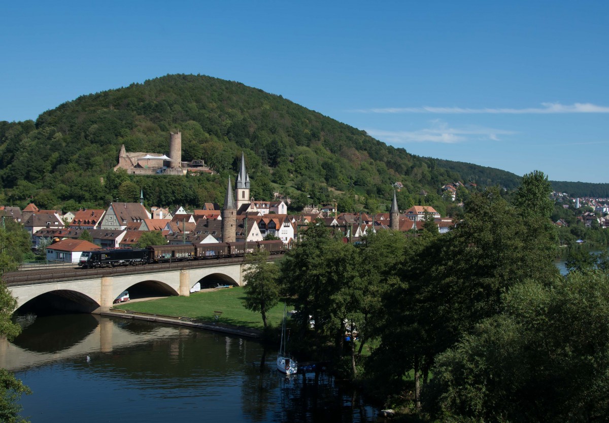 ES 64 F4-452 von DB Schenker angemietete MRCE 189er mit gem.GZ Richtung Norden in Gemünden am Main am 30.8.2015.