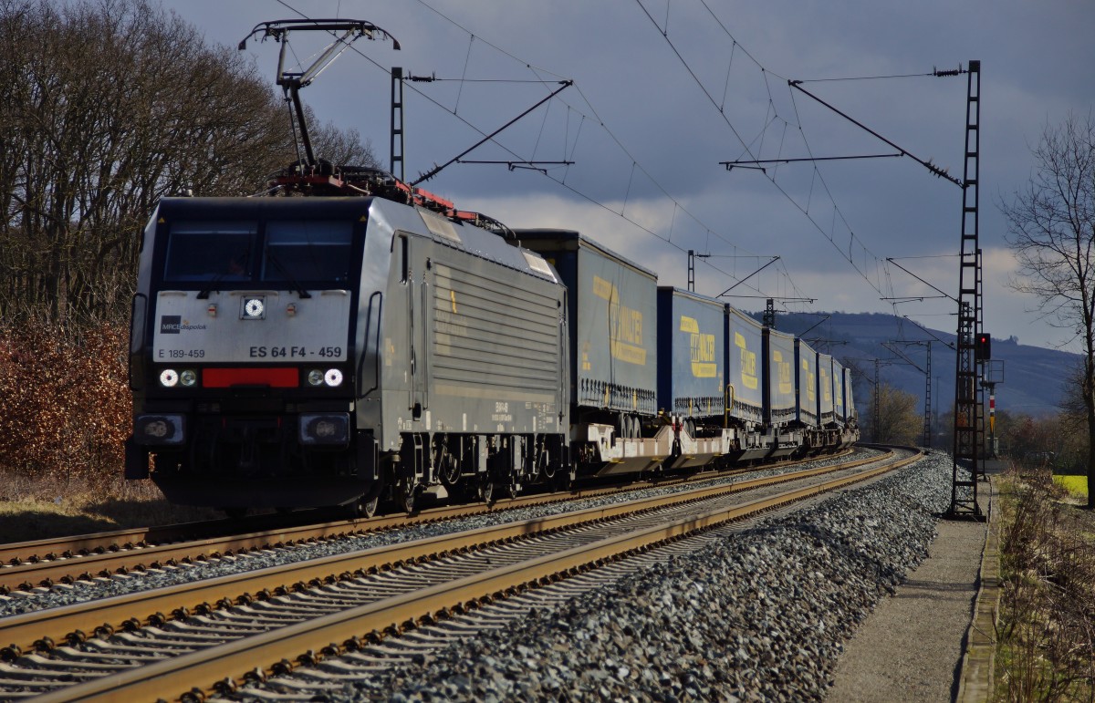 ES 64 F4-459 (E189-459) ist am 25.02.15 mit einen Walterzug in Richtung Norden bei Harrbach unterwegs.