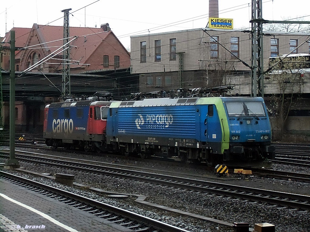 ES 64 F4-802 und 421 396-3 waren abgestellt am 21.03.14 beim bhf hh-harburg