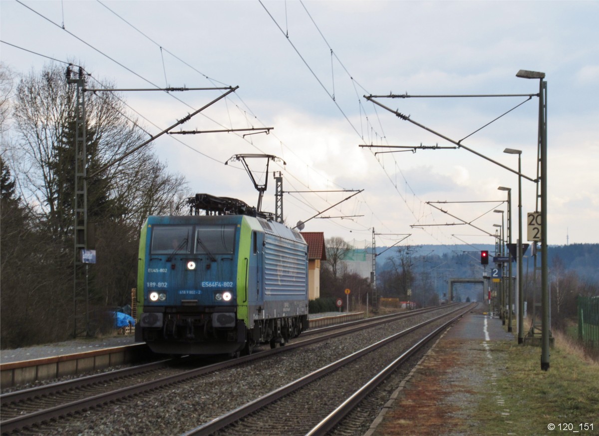 ES 64 F4-802 von PKP Cargo durchfhrt am 22.Februar 2015 Lz den Bahnhof Gundelsdorf in Richtung Saalfeld.
