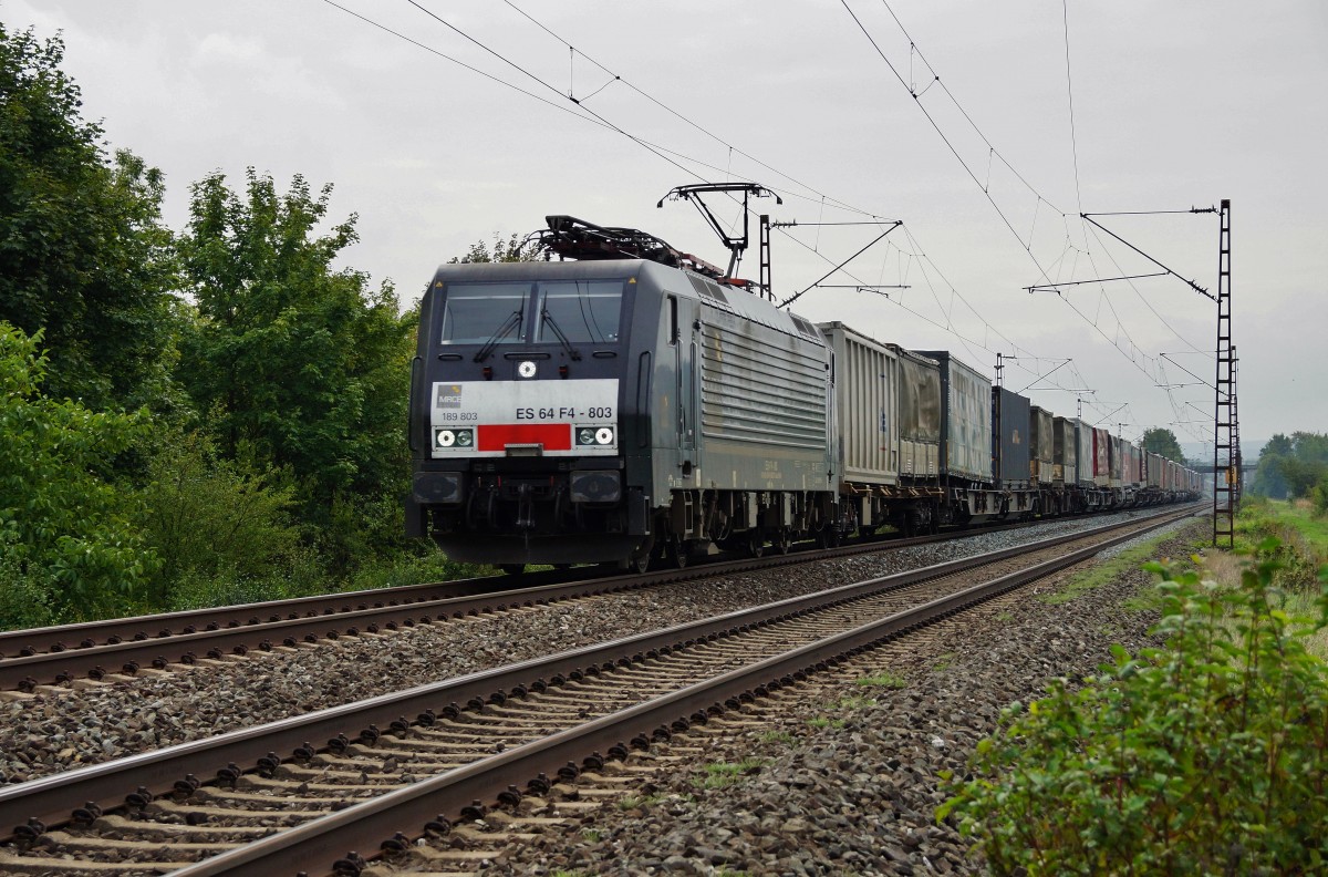 ES 64 F4-803 (189-803) gesehen mit einen Aufliegerzug bei Thüngersheim am 08.09.15.
