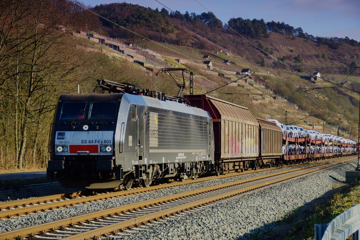 ES 64 F4-803 (189-803) von MRCE ist hier am 09.12.15 bei Gambach mit einen gemischten Güterzug zu sehen.