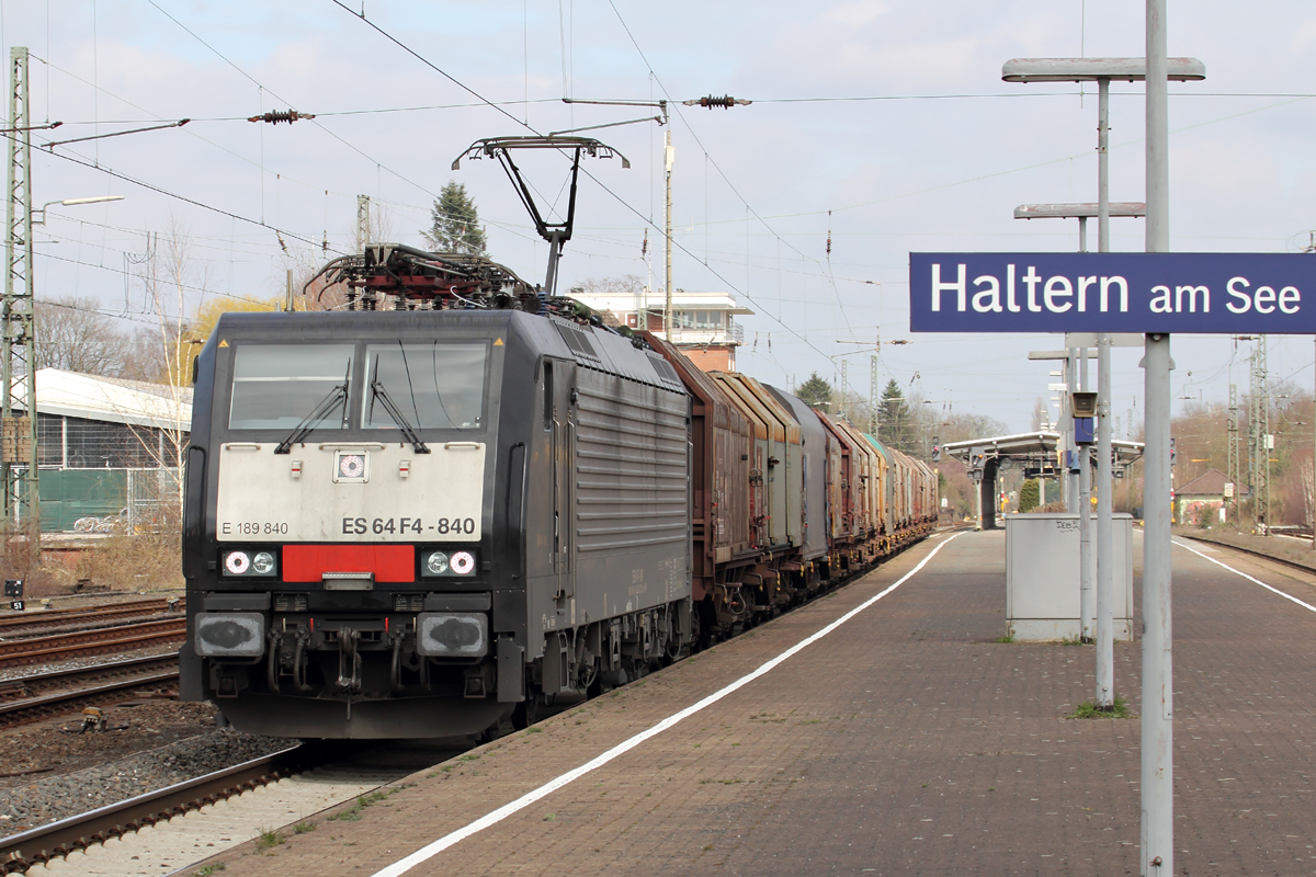 ES 64 F4-840 durchfährt Haltern am See 8.4.2015