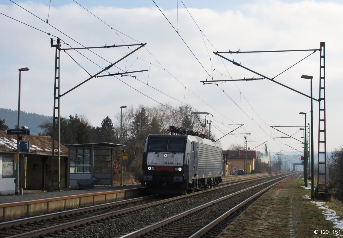 ES 64 F4-844 von MRCE durchfhrt am 15.Februar 2015 Lz den Bahnhof Gundelsdorf in Richtung Saalfeld.
