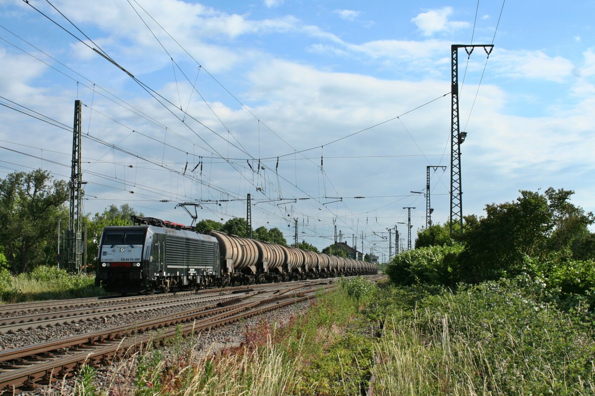 ES 64 F4-990 mit dem 47010 nach Kehl am Nachmittag des 14.06.14 in M�llheim (Baden).