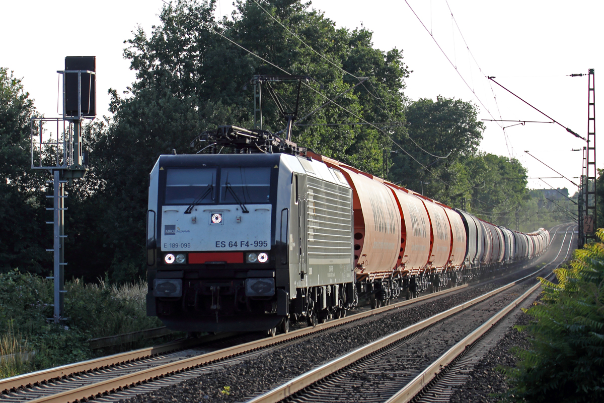 ES 64 F4-995 am BÜ KM27,298 auf der Hamm-Osterfelder Strecke in Recklinghausen 31.7.2015