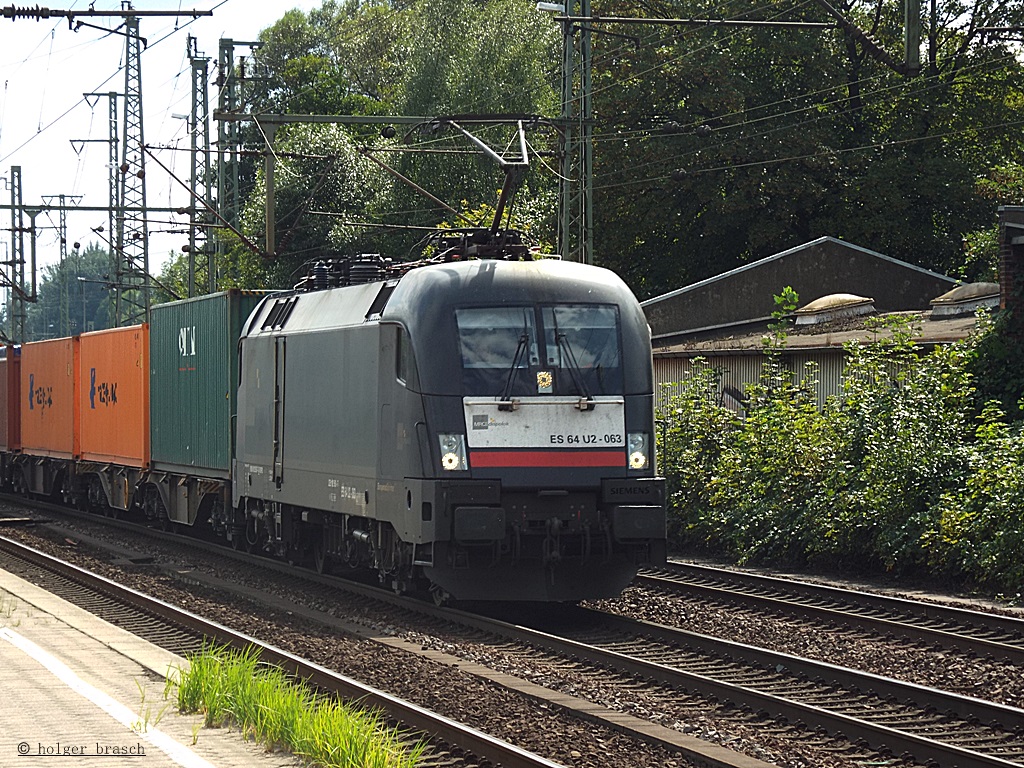 ES 64 U-063 fuhr am 28.08.13 mit einen intermodal durch hh-harburg
