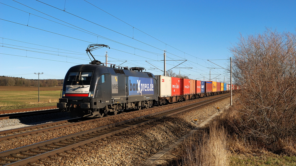ES 64 U2 - 008 (boxXpress) mit Containerzug bei Mammendorf (06.02.2014)