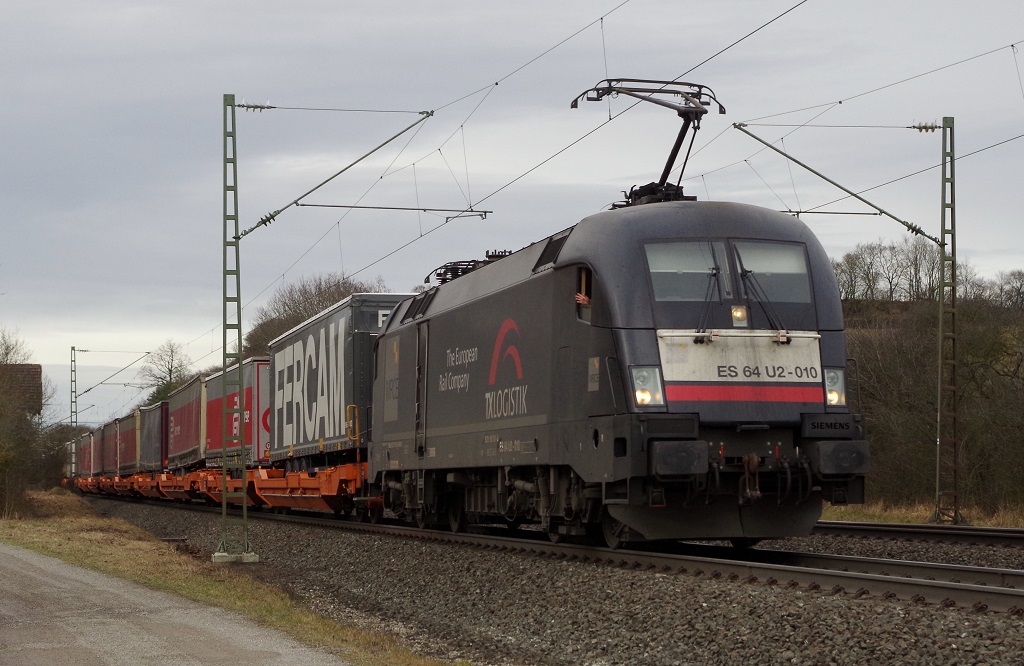ES 64 U2 - 010 TXL mit Klv am 09.02.2014 in Burgbernheim gen Ansbach. Grüße an den Tf. 