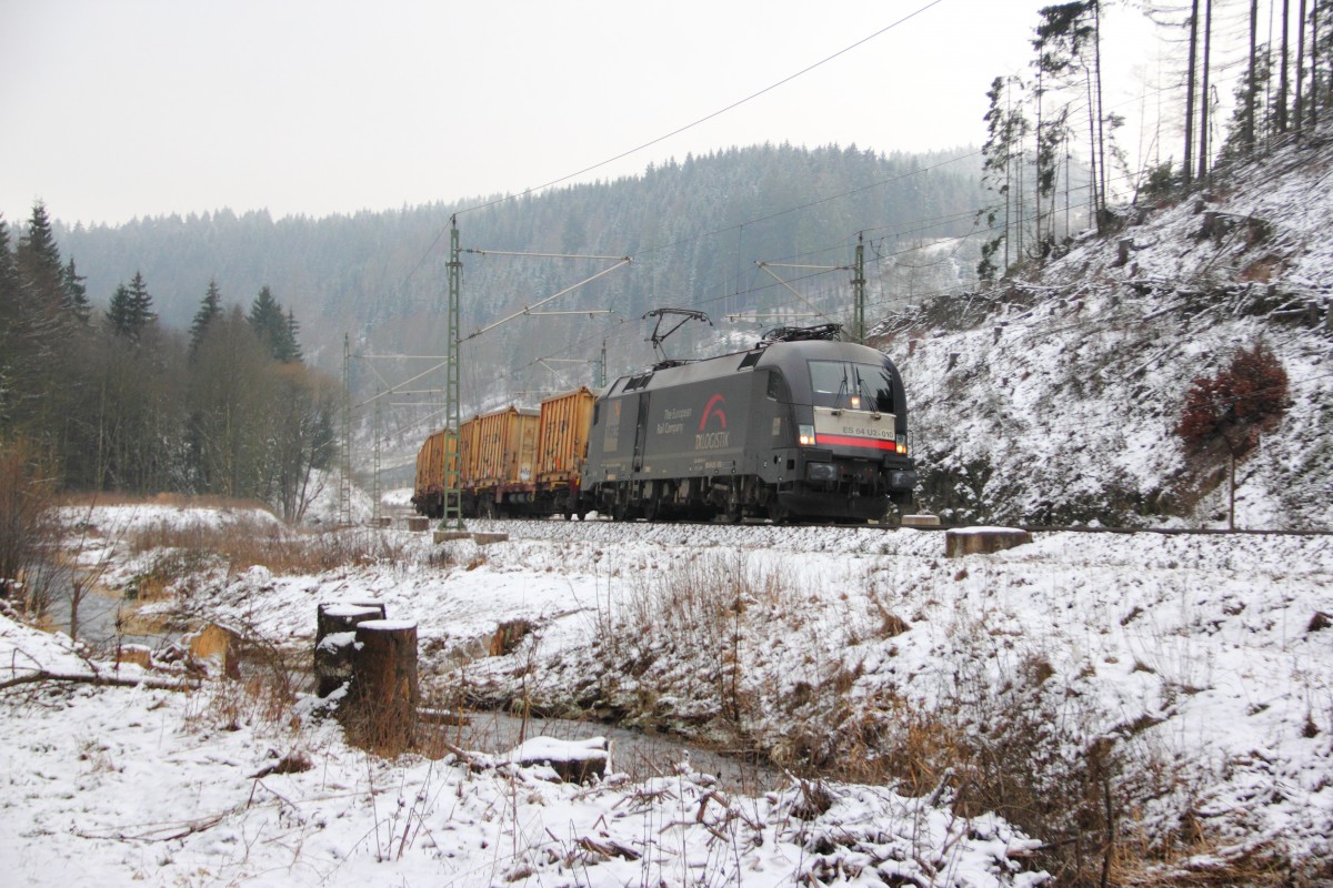 ES 64 U2-010 TX Logistik im Frankenwald bei Steinbach am 24.01.2015.