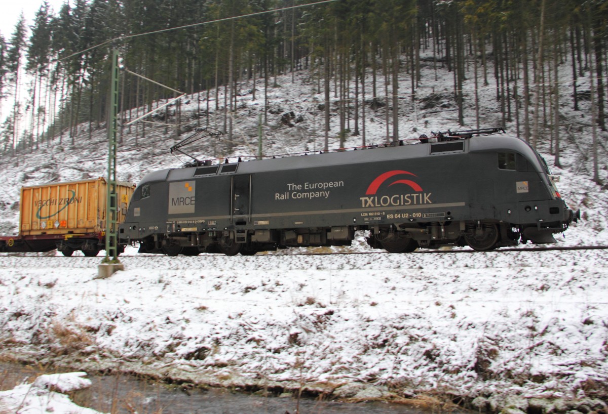 ES 64 U2-010 TX Logistik im Frankenwald bei Steinbach am 24.01.2015.