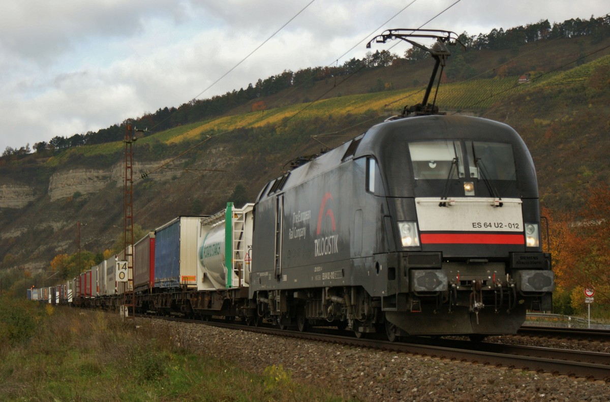 ES 64 U2-012 (182 512) mit einen Aufliegerzug Richtung Wrzburg am 24.10.13.