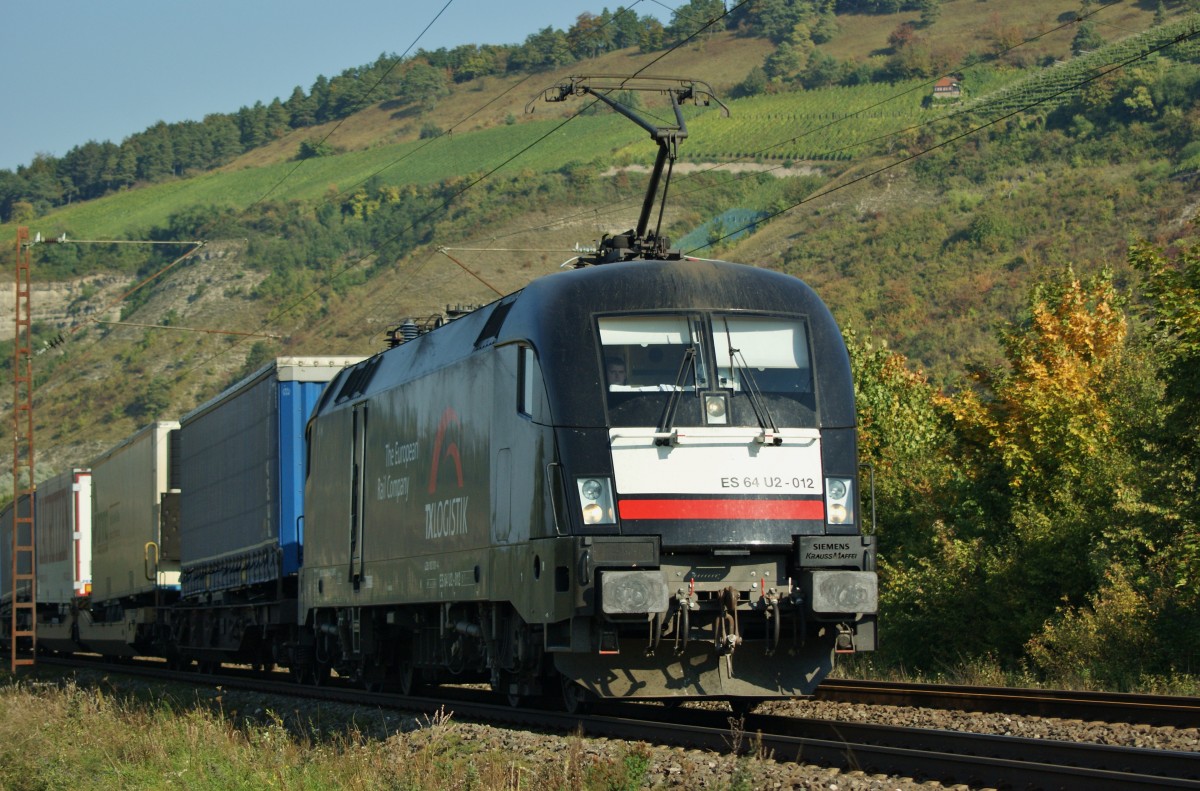 ES 64 U2-012 (182 512)der TXLOGISTIK am 02.10.13 mit einen Aufliegerzug.
