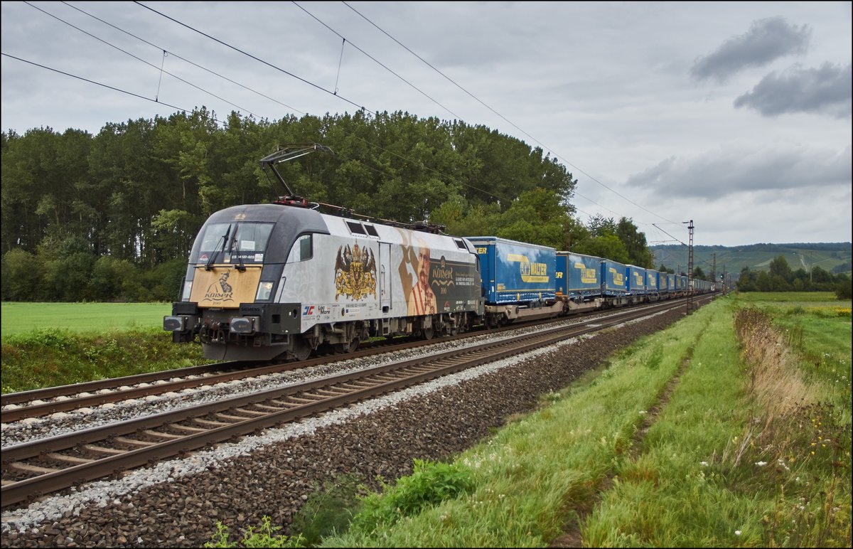 ES 64 U2-023 (182 523-1) ist am 07.09.2017 mit einen Walterzug bei Retzbach in Richtung Süden unterwegs.