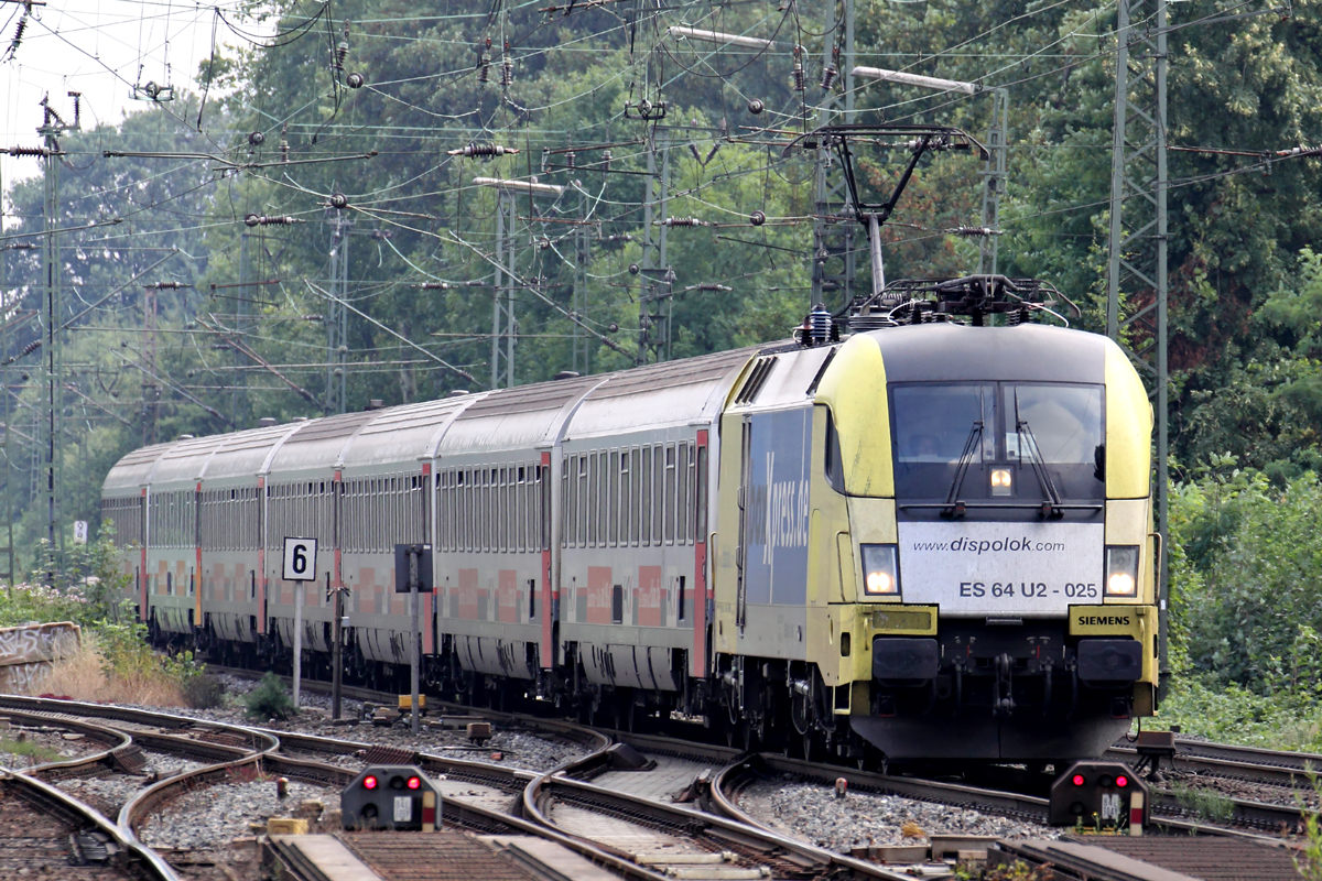 ES 64 U2-025 mit HKX 1805 bei der Durchfahrt in Recklinghausen 25.7.2014