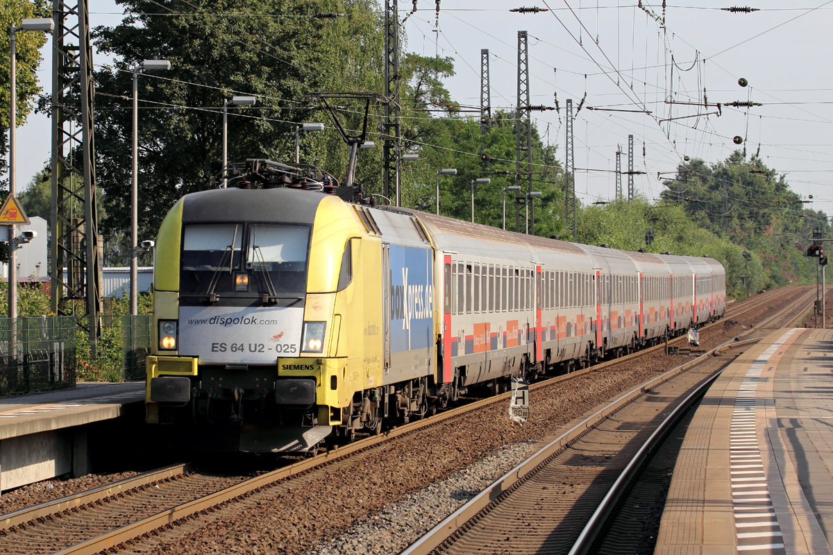 ES 64 U2-025 mit HKX 1800 nach Köln Hbf. bei der Durchfahrt in Recklinghausen-Süd 2.8.2014