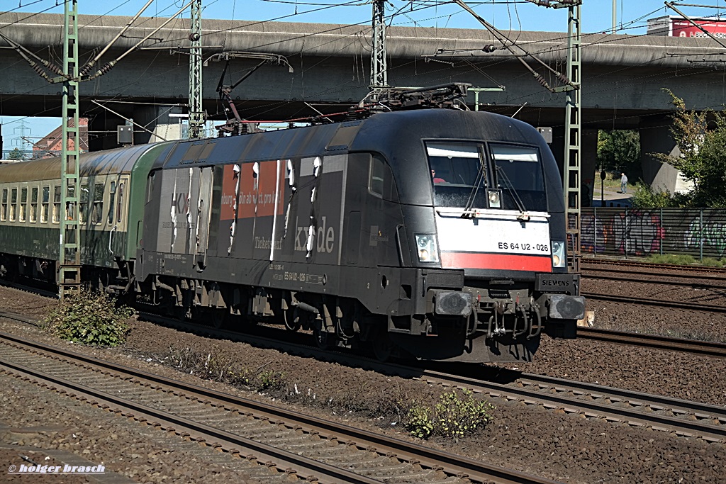 ES 64 U2-026 ist mit dem HKX am 30.09.13 vom bhf harburg abgefahren