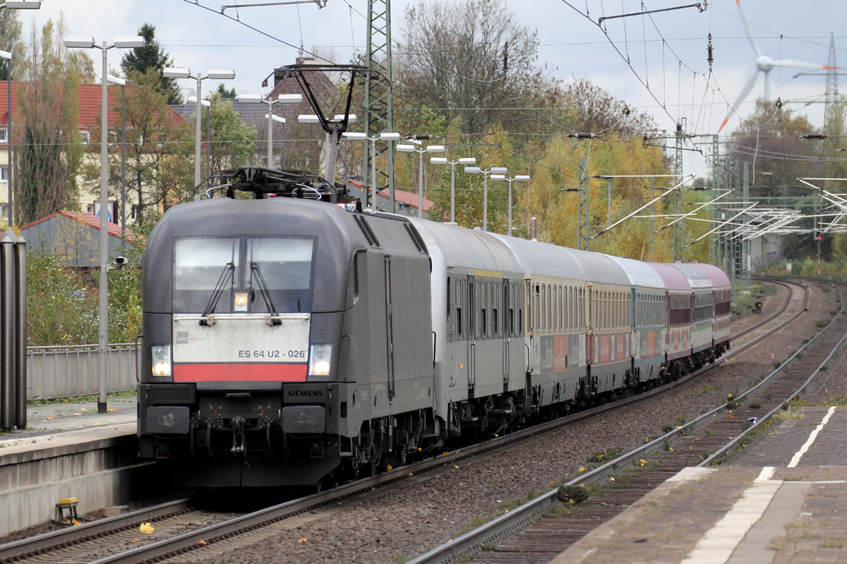 ES 64 U2-026 mit HKX 1802 nach Kln Hbf. bei der Durchfahrt in Recklinghausen 3.11.2013