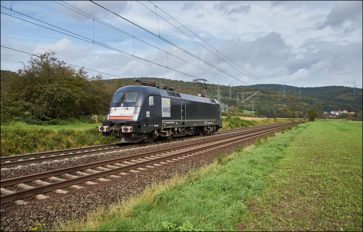 ES 64 U2-030 (182 530) auf Solo Fahrt in Richtung Fulda gesehen bei Reilos am 04.10.2017.