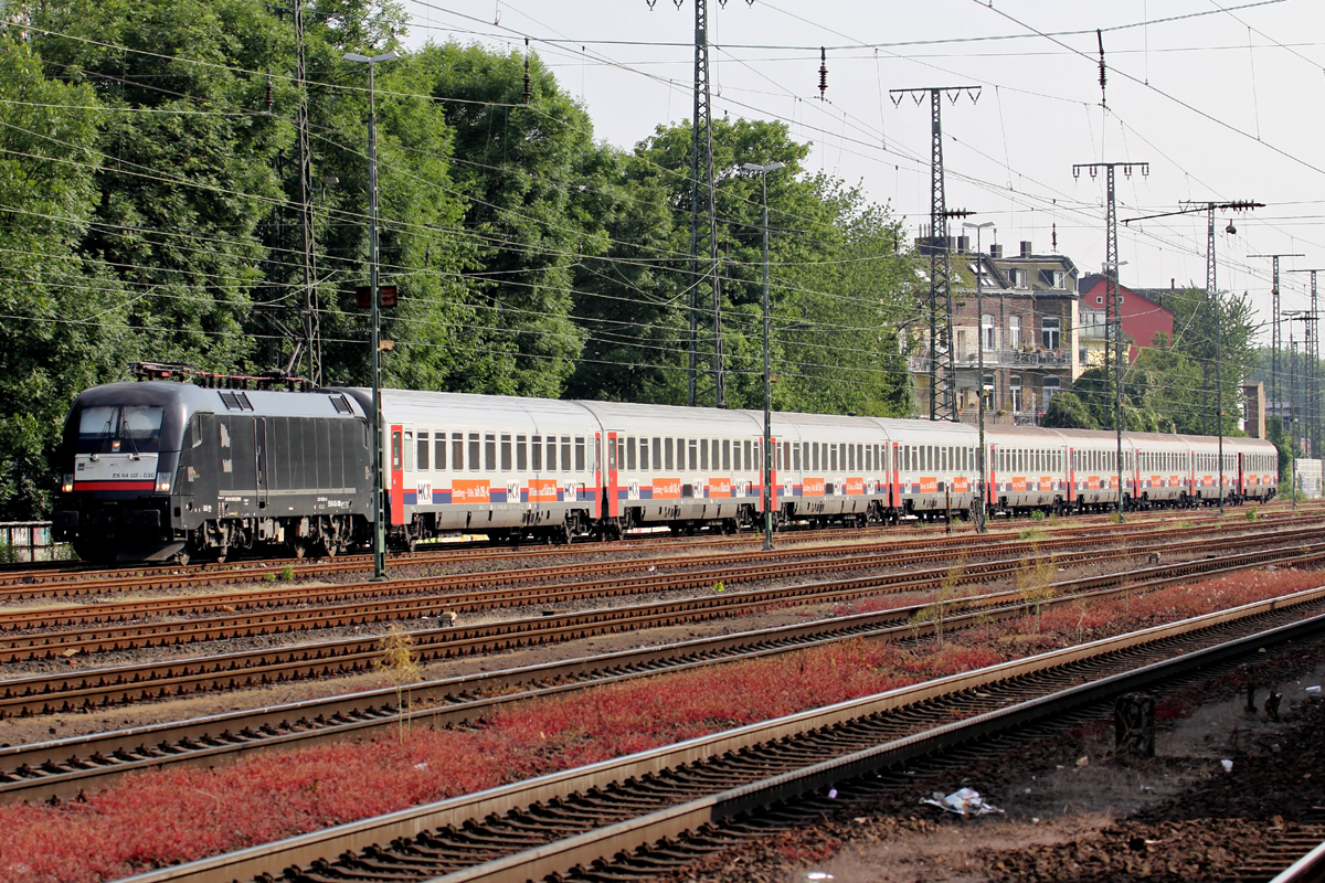 ES 64 U2-030 mit HKX in Köln-West 2.6.2014