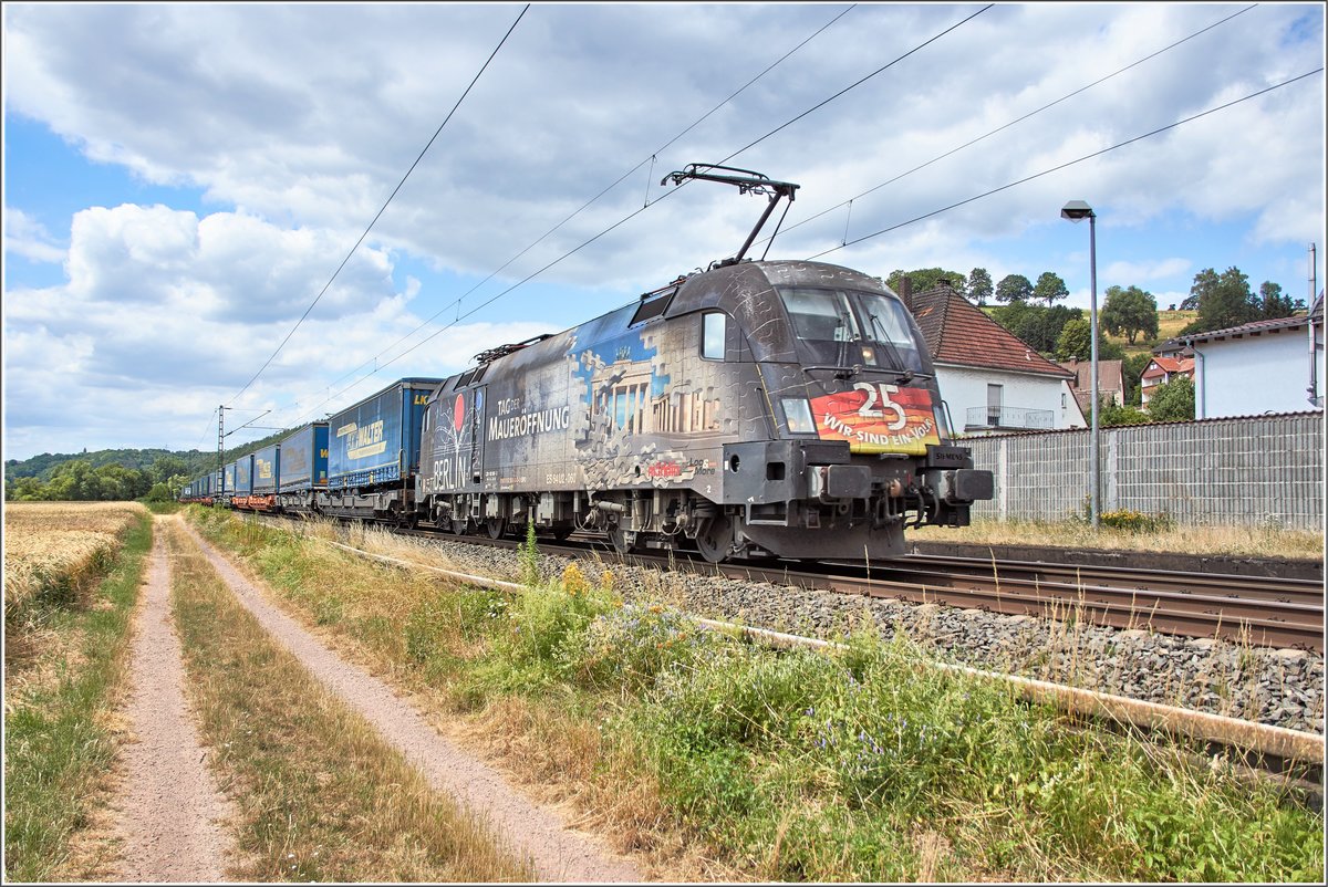 ES 64 U2-060 (182 560-3) ist am 03.07.2019 bei Ludwigsau-Friedlos in Richtung Norden unterwegs.