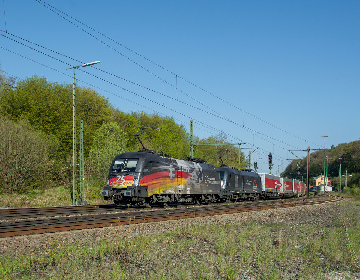 ES 64 U2-060 Mauerfall Taurus mit einem KLV-Arcese in Westerstetten Richtung Süden.(7.5.2016)