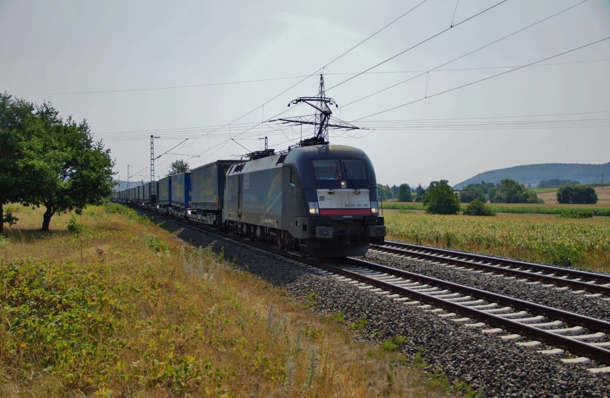 Es 64 U2-067 (182 567) von MRCE zieht am 12.08.15 einen Walterzug gen Norden abgelichtet bei Harrbach.