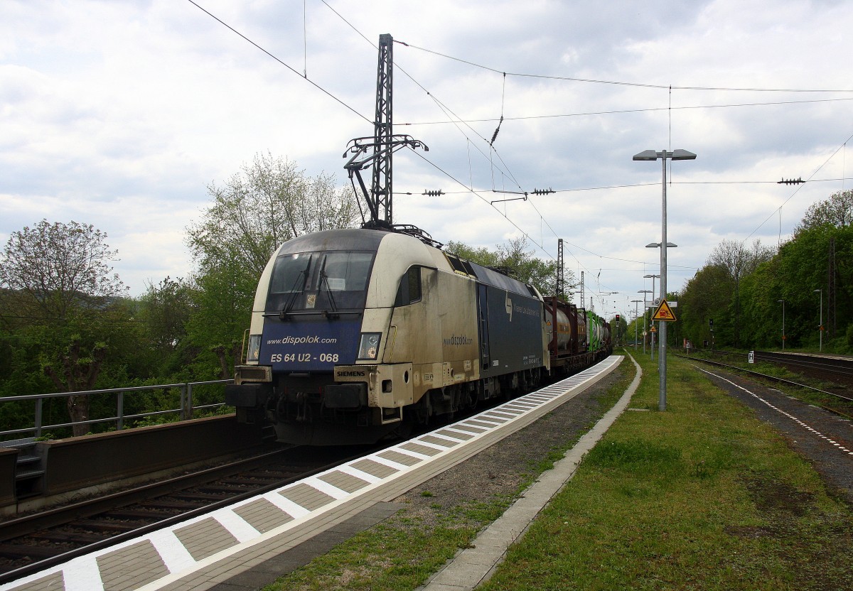 ES 64 U2-068(182 568) der Wiener Lokalbahn kommt aus Richtung Köln mit einem langen Containerzug aus Duisburg-Rheinhausen(D) nach Budapest(H) und fährt in Richtung Koblenz. Aufegenommen auf der Rechten Rheinstrecke (KBS 465) in (Rhöndorf am Rhein).
Bei Sonne Wolken am Nachmittag  vom 29.4.2015.
