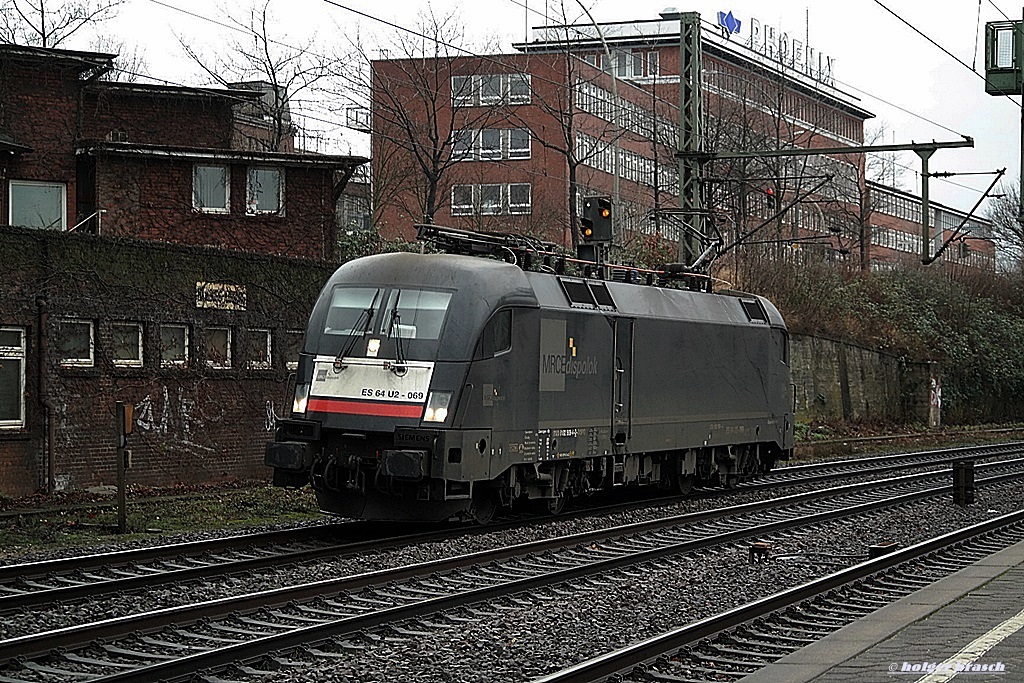 ES 64 U2-069 der MRCE fuhr lz am 02.01.14 durch hh-harburg