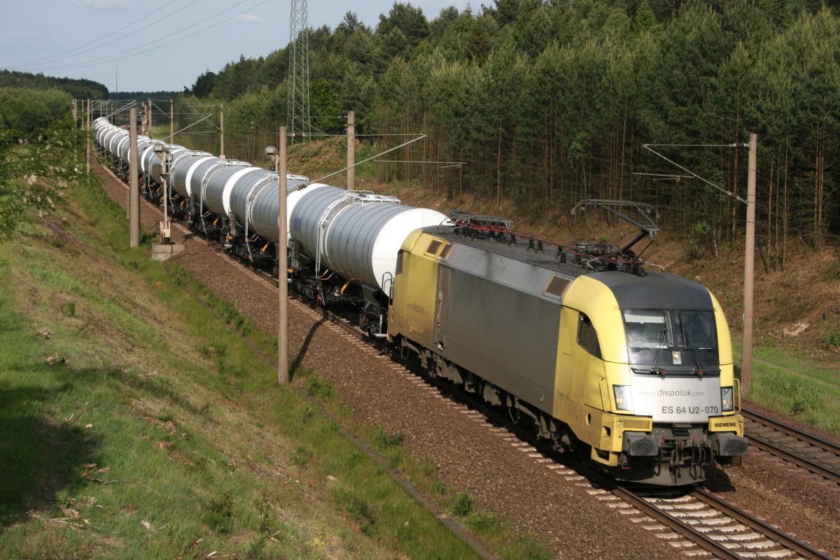 ES 64 U2-070 mit DGS 59176 (Hamburg S�d–Passau) am 30.05.2009 zwischen Suderburg und Unterl��