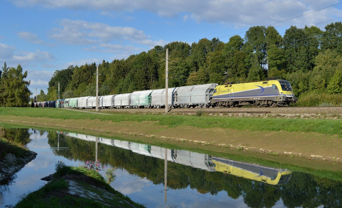 ES 64 U2-082 mit einem leeren Kalkzug am 28.09.2015 in Wartberg an der Krems!