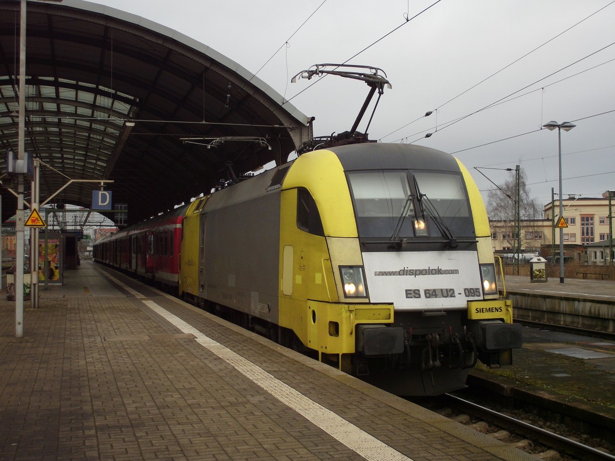 ES 64 U2 - 095 vor einer RB nach Eisenach am 25.01.15 in Halle(Saale)Hbf 