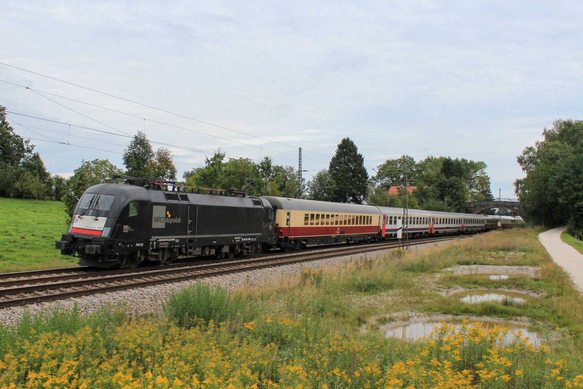 ES 64 U2 - 097 / 182 597 bef�rderte am 15. September 2013 den TEE  Blauer Enzian  in Richtung M�nchen, hier zu sehen bei �bersee.