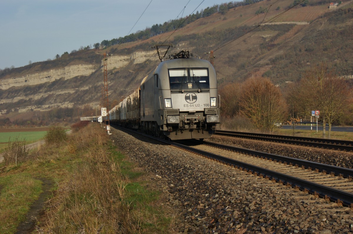 ES 64 U2-100 (182 600) mit einen Holz Zug bei Thüngersheim am 03.12.13