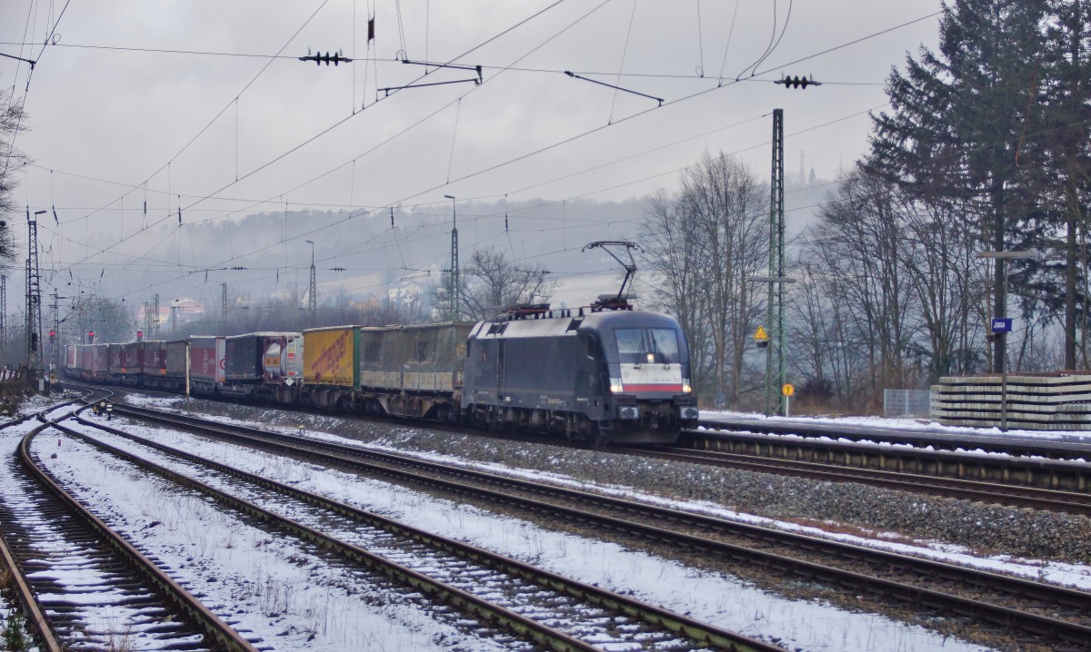 ES 64 U2-72(182 572) von MRCE zu sehen bei der Durchfahrt von Jossa am 25.02.15.