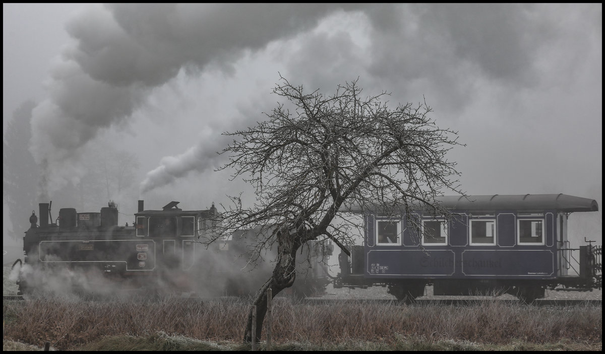 Es dampft bei knapp 0 Grad. 
764.411R am 2.12.2018 bei Herbersdorf