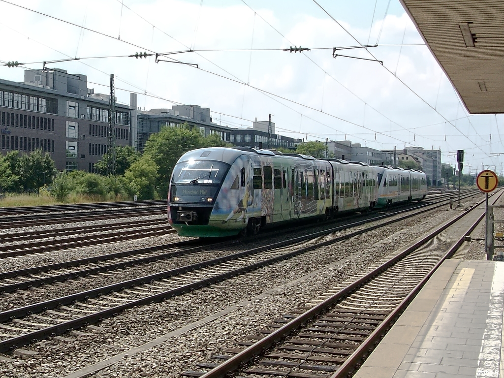 Es gab wohl mal eine Zeit, da haben VT642 der Vogtlandbahn auf dem ALEX ausgeholfen. So am 10.7.13 diese beiden Exemplare bei der Durchfahrt durch München-Laim.