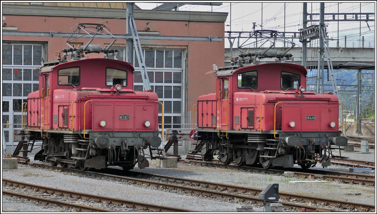 Es gibt nur noch wenige Ee 3/3 und gleich zwei davon sind in Chur stationiert und wegen der Verpendelung meistens arbeitslos. Ee 3/3 16383 und 16410 vor dem ehemaligen SBB Lokdepot Chur. (02.05.2020)