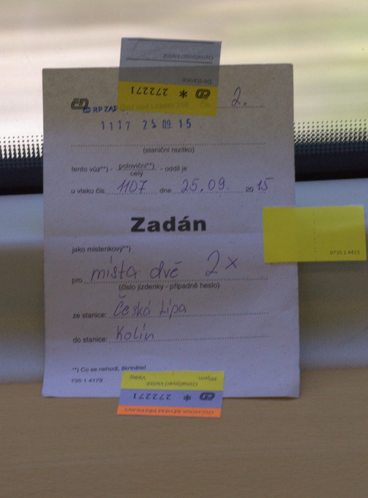 Es muss nicht immer elektronisch sein,eine Platzreservierung im Schnellzug nach Kolin. 25.09.2015 13:46 in Ceska Lipa