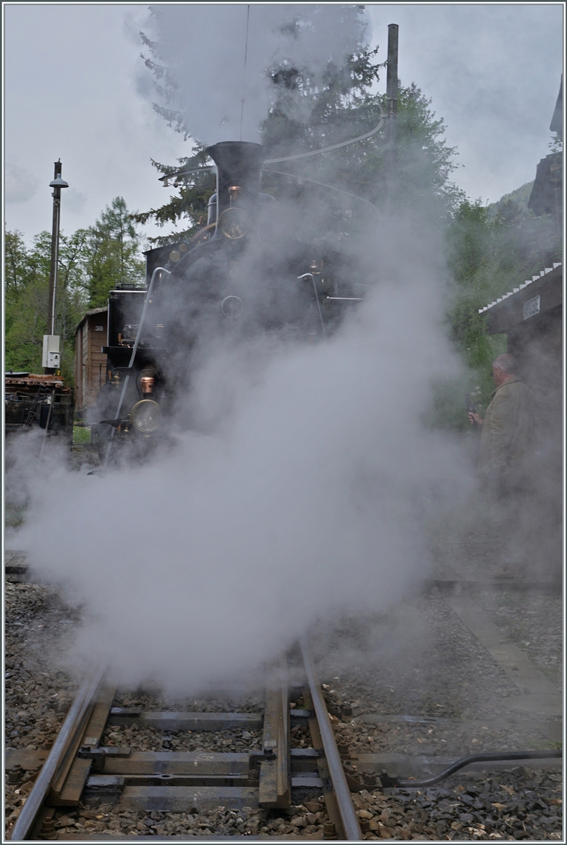 Es raucht und dampft - die Blonay-Chamby Bahn heisst sie herzlich willkommen...

Chaulin, den 6. Mai 2023