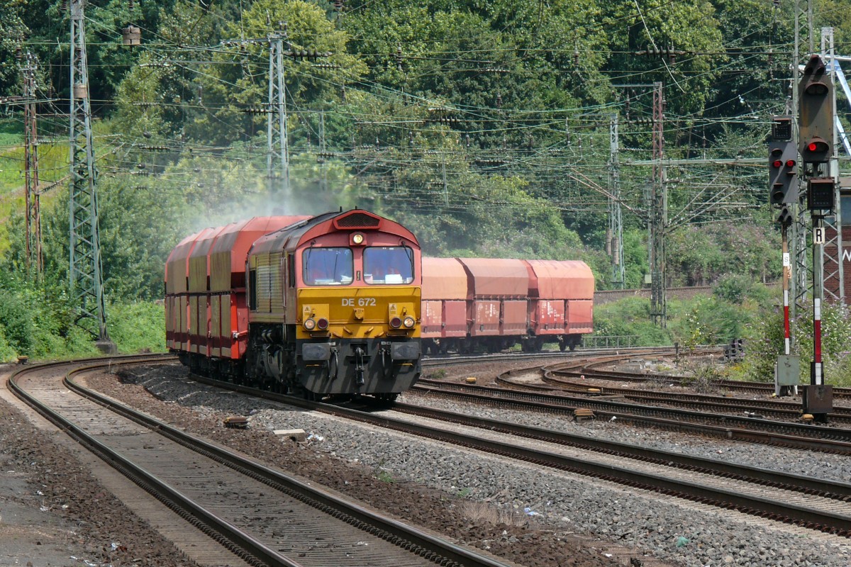 Es staubte mächtig, als DE672 durch Köln-West fuhr. Aufgenommen am 20/07/2009.