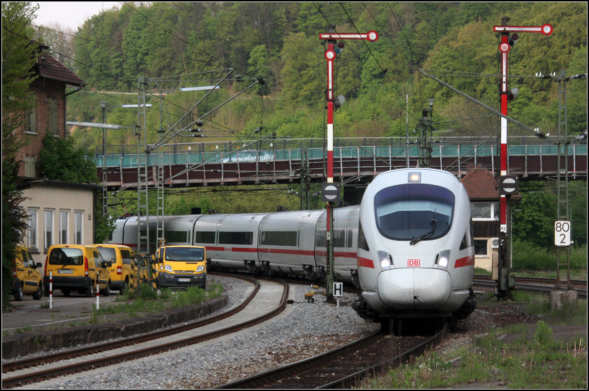 Es war einmal -

... als noch ICE-T-Züge von Stuttgart über Singen nach Zürich fuhren. Einfahrt eines solchen Zuges in Horb.

02.05.2009 (M)