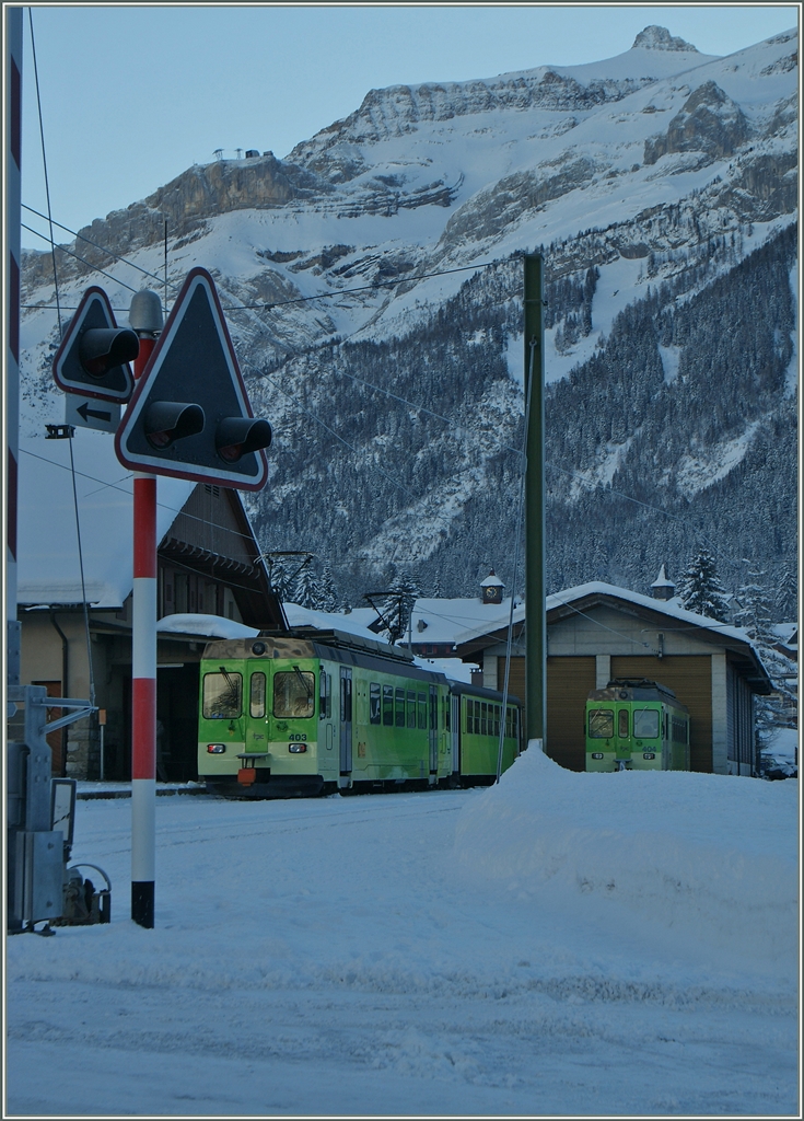 Es war noch kälter, als es auf dem Bild aussieht.
Doch Bahnfotografie macht (meist) bei jedem Wetter Spass. 
ASD Bahnhof Les Diablerets am 25. Jan. 2014 