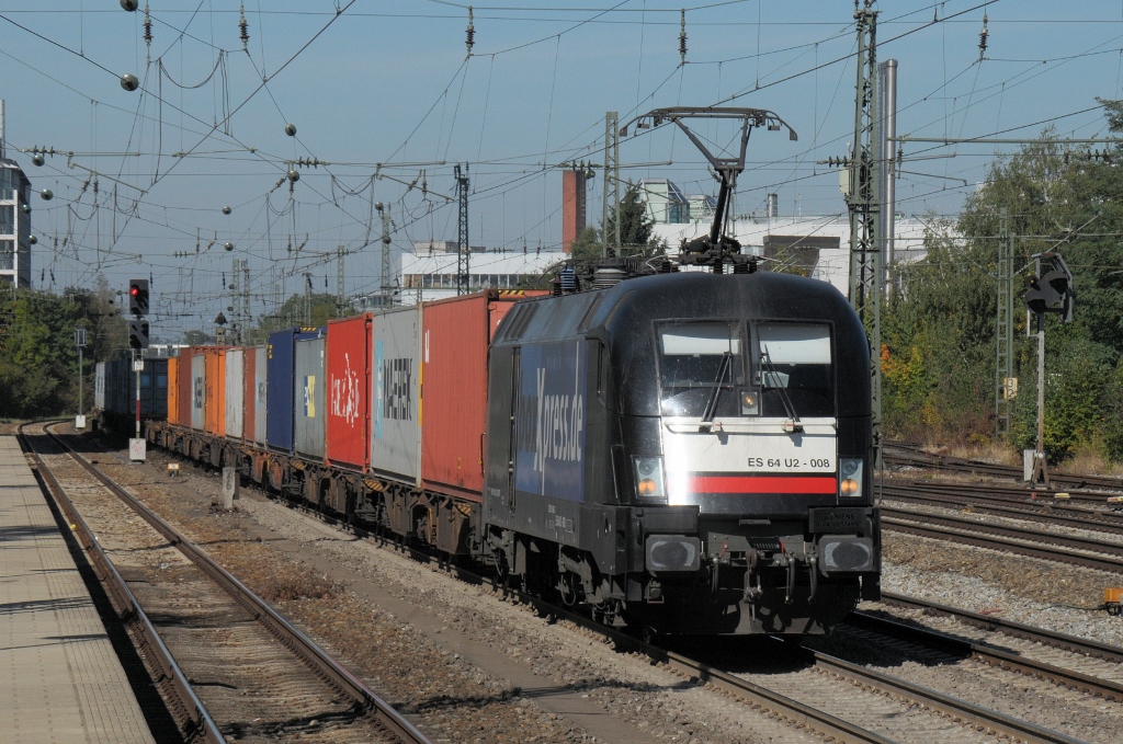 ES64 U2-008 am 03.10.13 mit Container nach Riem am Heimeranplatz zu Mnchen