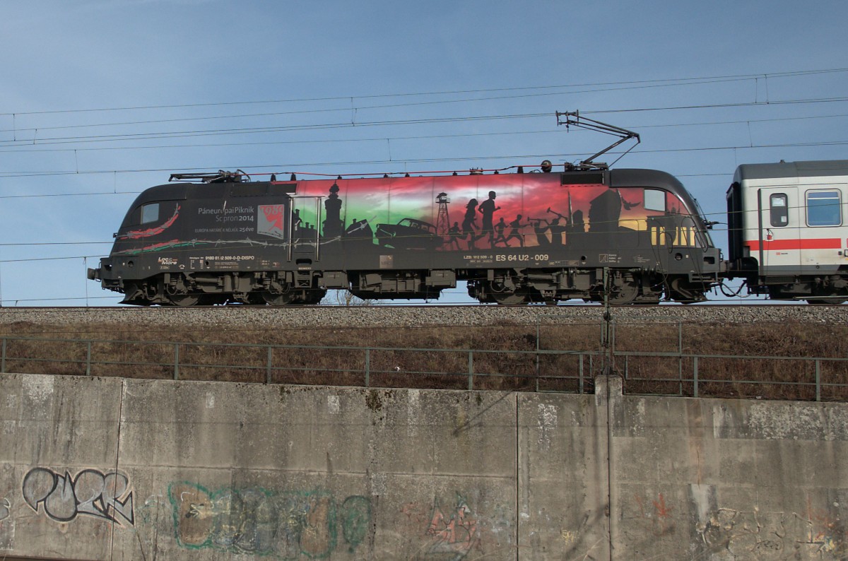 ES64 U2-009 (182 509) am 06.02.16 bei München-Trudering