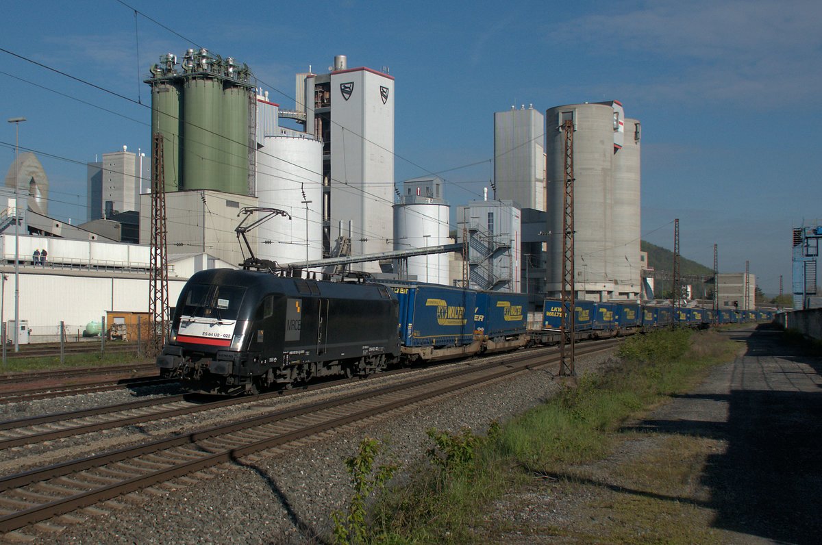 ES64 U2-022 (182 522) am 29.04.16 bei Karlstadt am Main